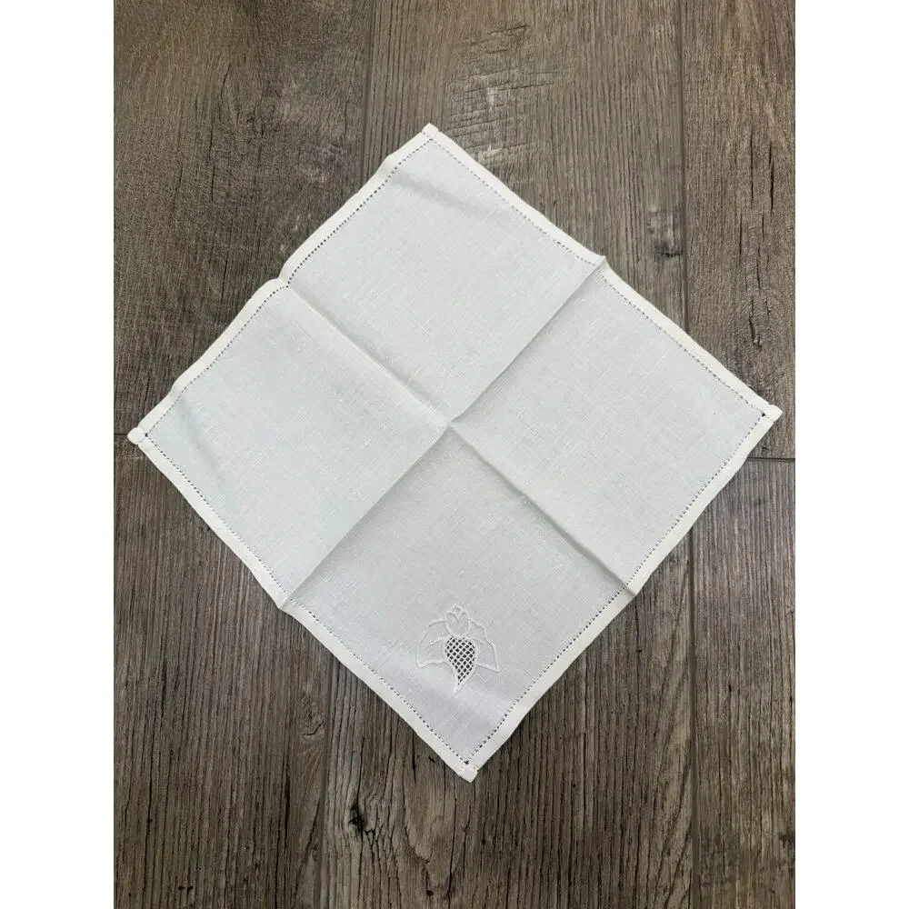 8 Vintage Ivory Cotton Dinner Napkins Floral Embroidery and Scalloped edges